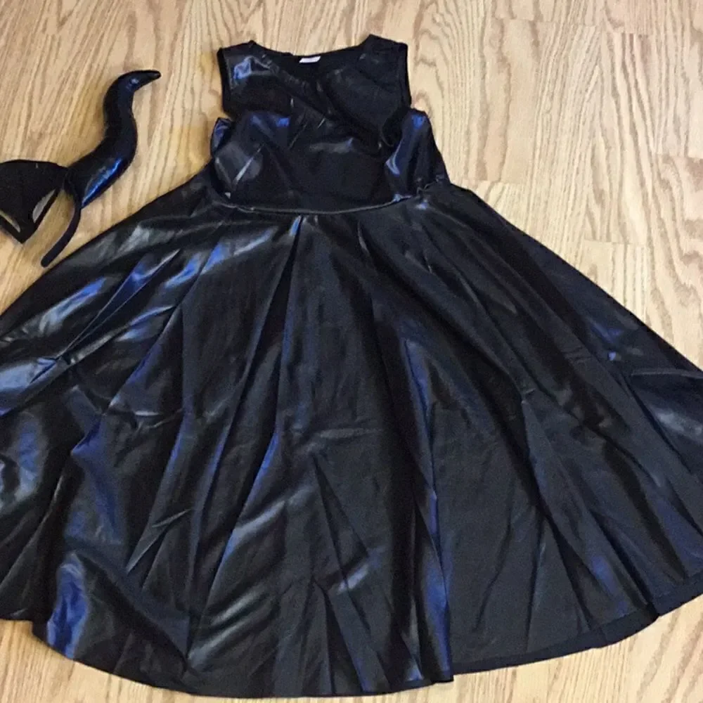 NEW Little girls witches costume for Halloween or play in size small